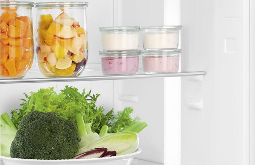 SMEG FAB32RWH5 lodówka wnętrze rodzina szklane regulowane półki pojemne szuflady żywność