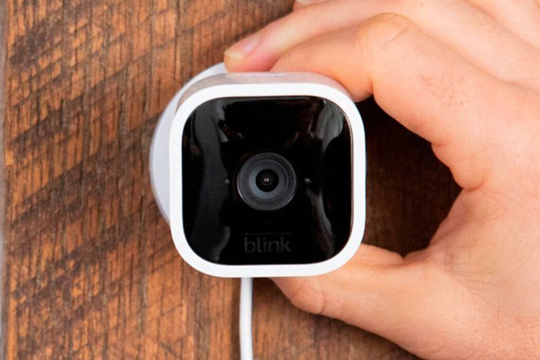 Kamera BLINK Mini Compact bezpieczeństwo pomoc aktywacja konfigiracja wyposażenie