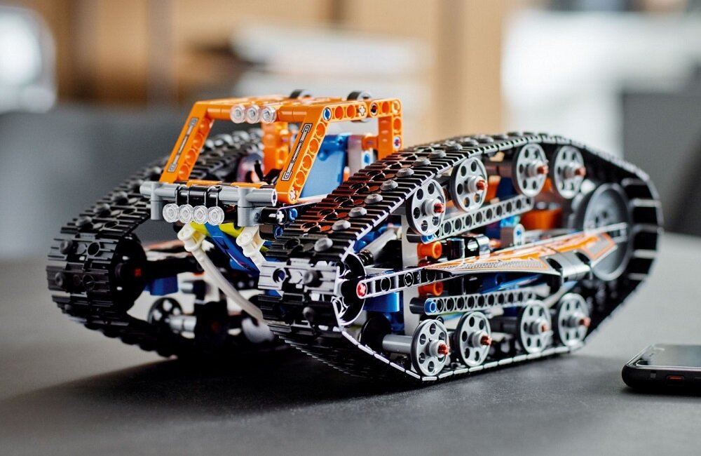 LEGO Technic Zmiennokształtny pojazd sterowany przez aplikację 42140 Wprowadzenie do świata inżynierii