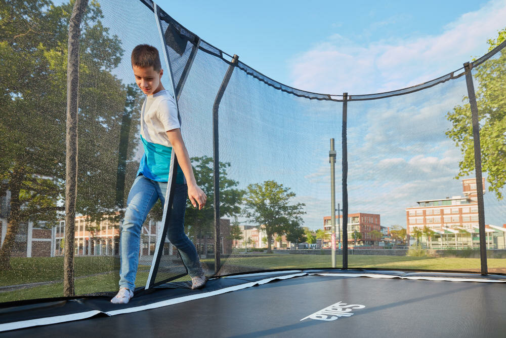 SALTA trampolina bezpieczeństwo siatka zabezpieczająca ochrona skoki upadki urazy