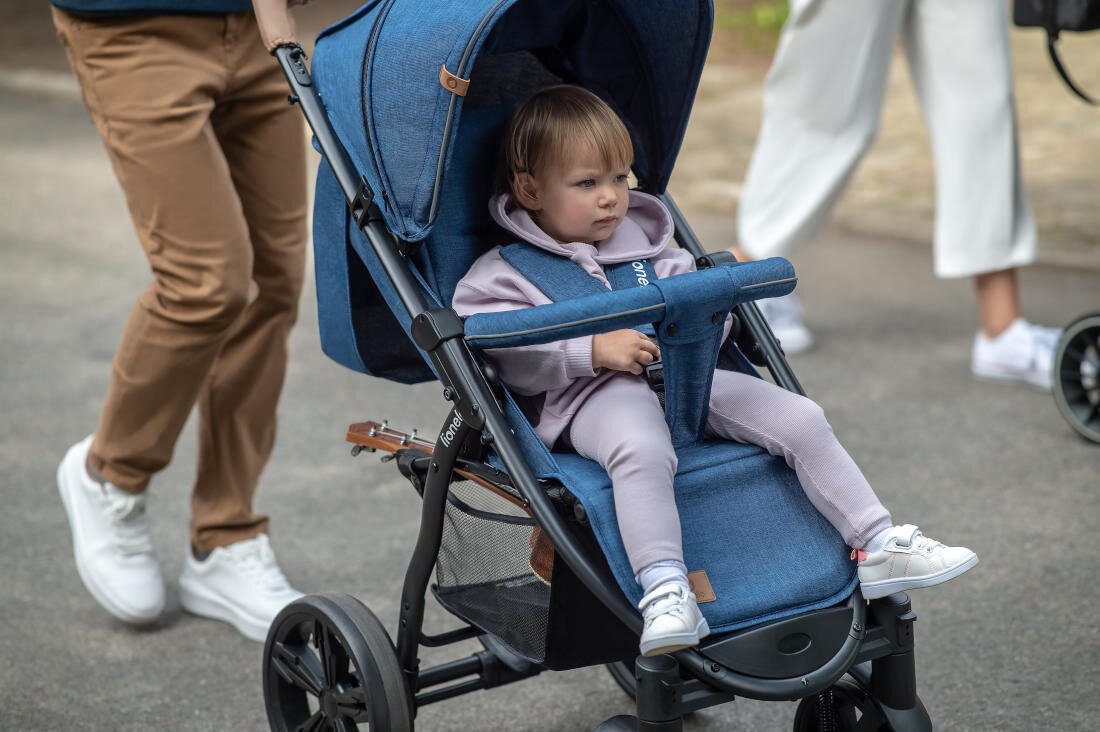 Wózek dziecięcy LIONELO Annet Plus Blue Denim Niebiesko-Czarny maksymalna waga elementy odblaski wiek widocznośc bezpieczeństwo użytkowanie