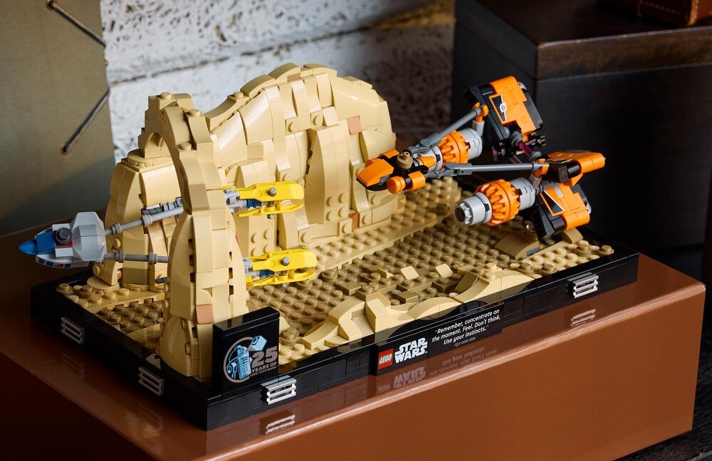 LEGO 75380 Star Wars Diorama: Wyścig ścigaczy w Mos Espa ozdoba 