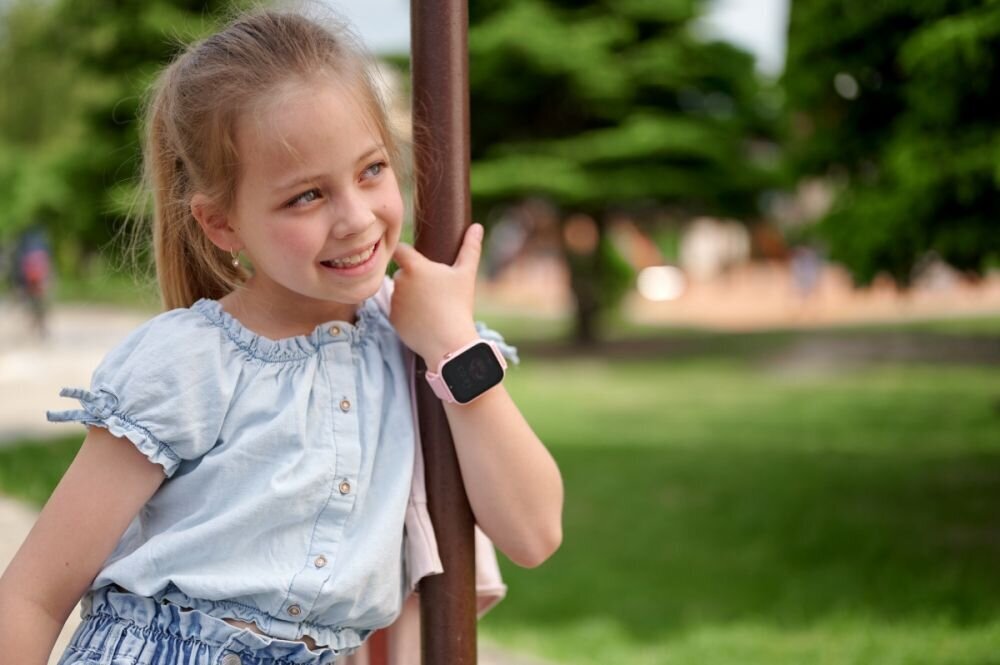Smartwatch GARETT Kids Nice Pro 4G zdalny podsluch klawisze polaczenie alarmowe przycisk sos