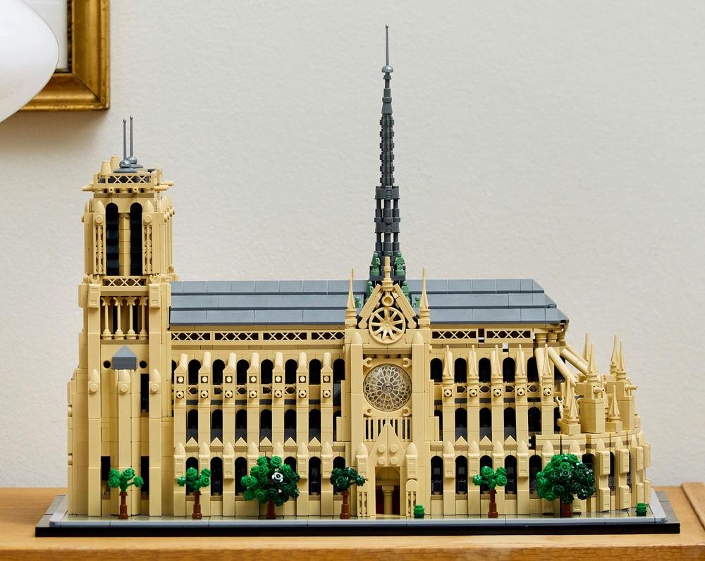 LEGO 21061 Architecture Notre-Dame w Paryżu    opis